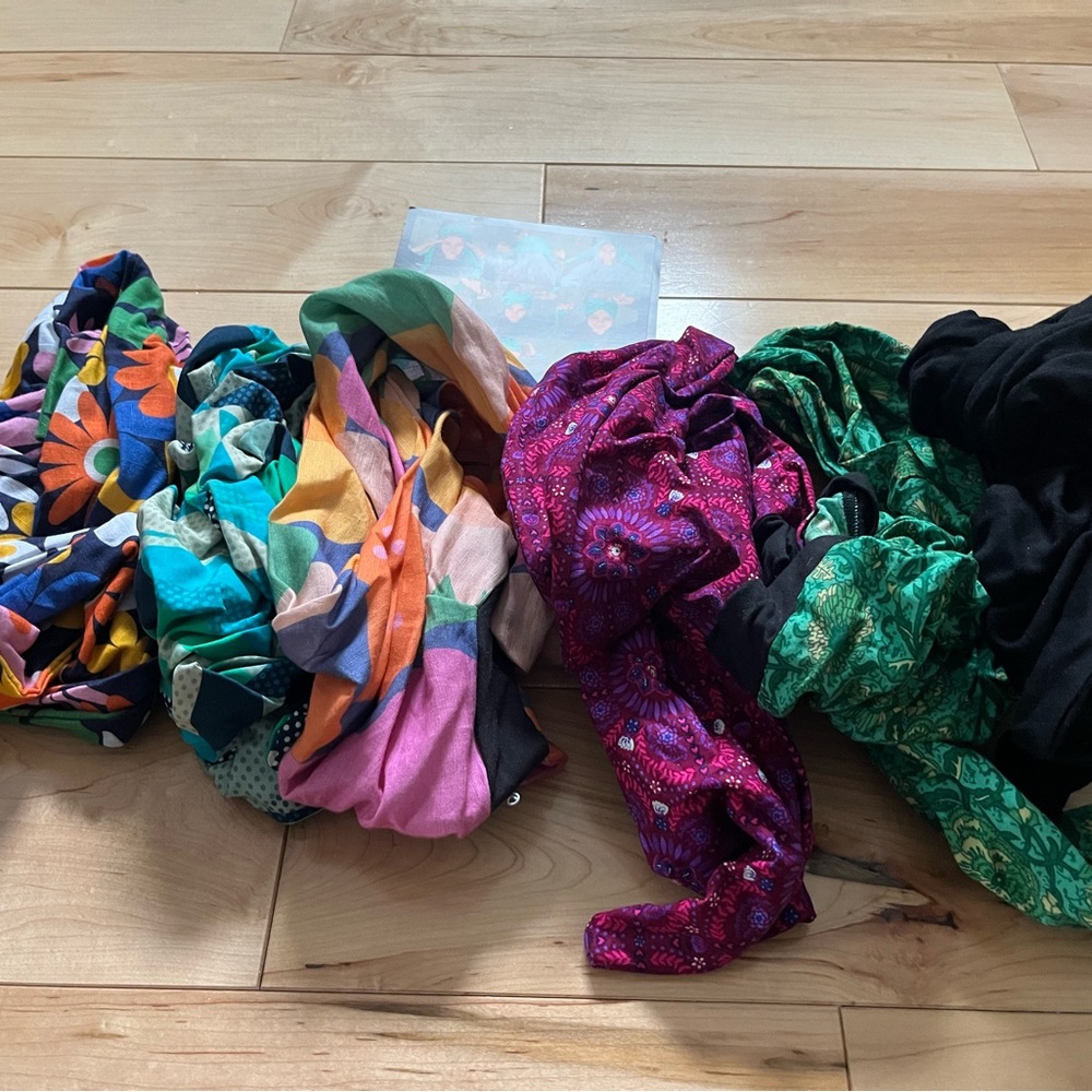 Bundle of wired turban head coverings